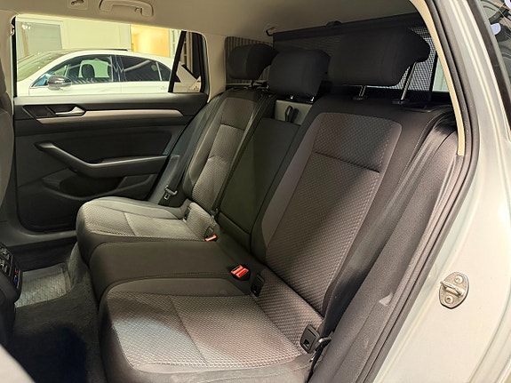 Volkswagen Passat 14 of 24