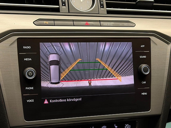 Volkswagen Passat 18 of 24