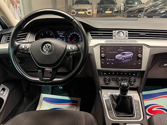 Volkswagen Passat 11 of 24