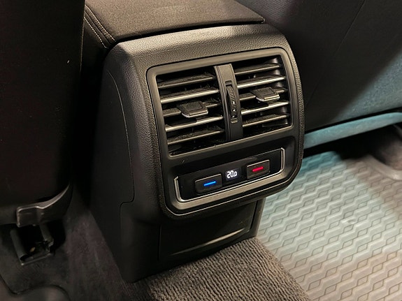 Volkswagen Passat 21 of 24