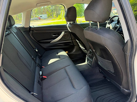 BMW 320d 6 of 8