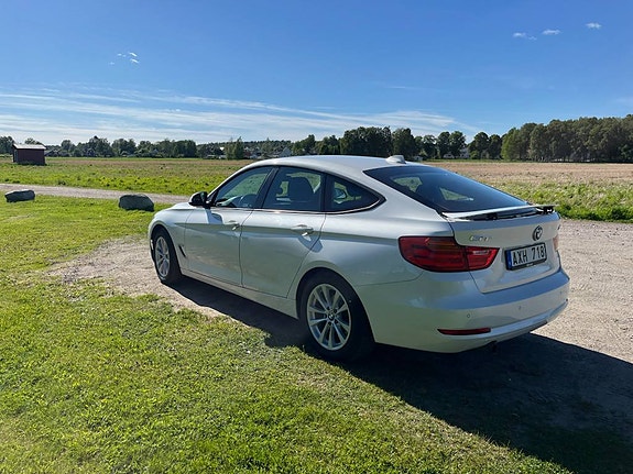 BMW 320d 2 of 8