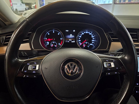 Volkswagen Passat Alltrack 10 of 18