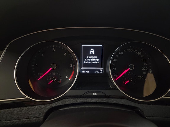 Volkswagen Passat Alltrack 13 of 18