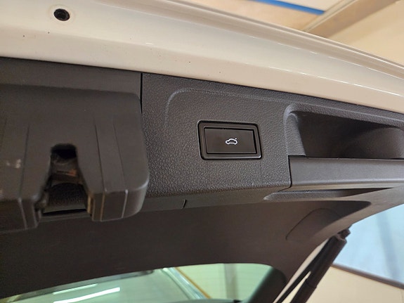Volkswagen Passat Alltrack 16 of 18