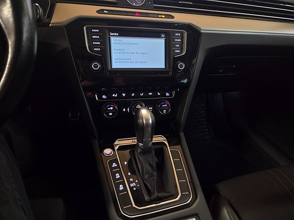 Volkswagen Passat Alltrack 9 of 18