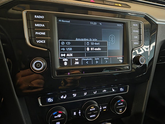Volkswagen Passat Alltrack 12 of 18