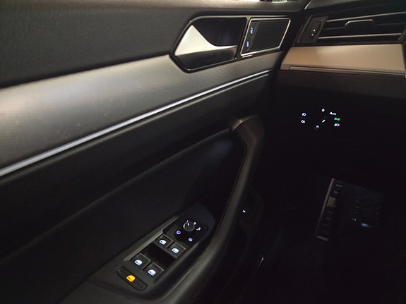 Volkswagen Passat Alltrack 14 of 18