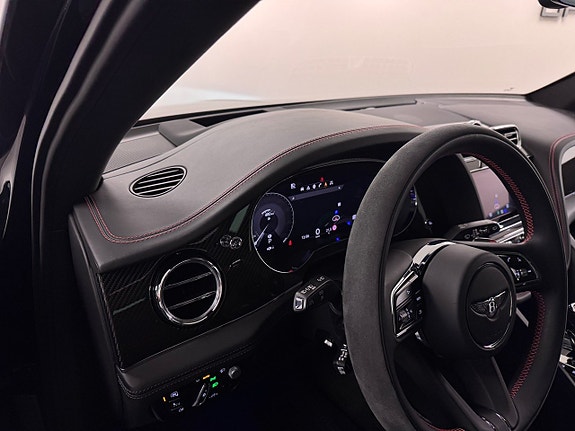 Bentley Bentayga 12 of 25