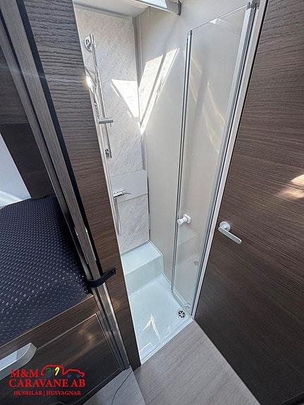 Adria MATRIX SUPREME 670 SL - 140HP 43H Långbädd 7 of 11