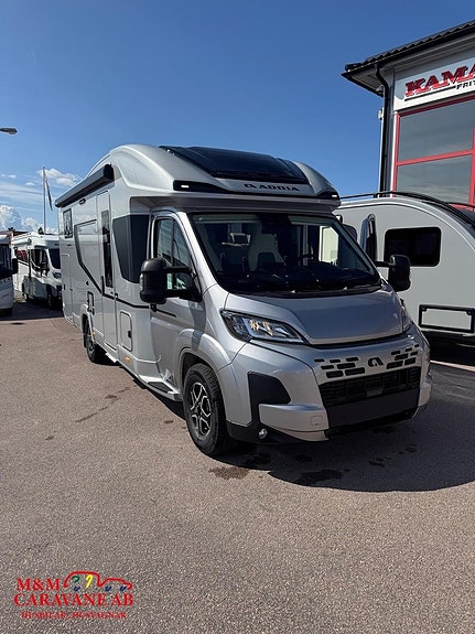 Adria MATRIX SUPREME 670 SL - 140HP 43H Långbädd 2 of 11