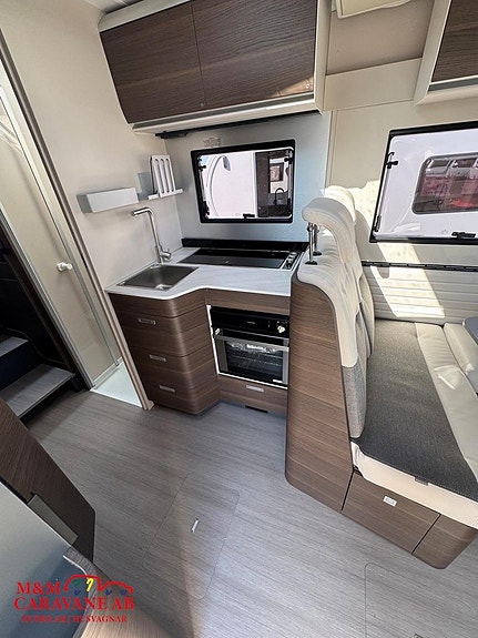 Adria MATRIX SUPREME 670 SL - 140HP 43H Långbädd 9 of 11
