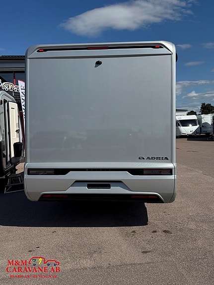 Adria MATRIX SUPREME 670 SL - 140HP 43H Långbädd 3 of 11