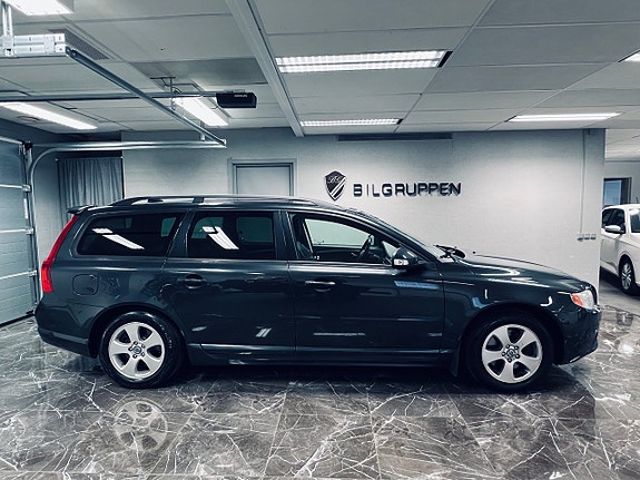 Volvo V70 3 of 27