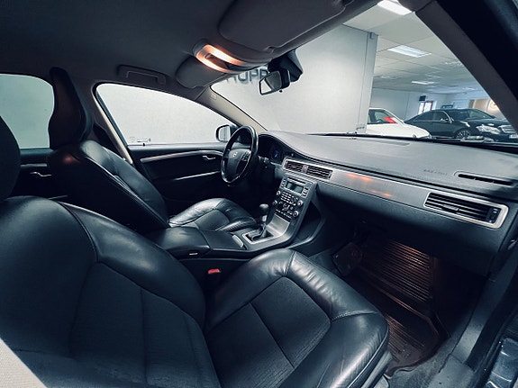 Volvo V70 12 of 27