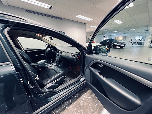 Volvo V70 9 of 27
