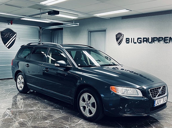Volvo V70 2 of 27