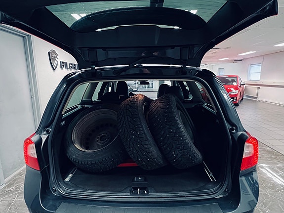 Volvo V70 8 of 27