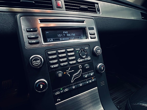 Volvo V70 19 of 27
