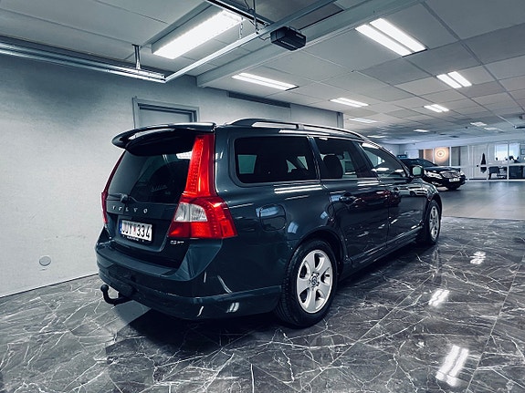 Volvo V70 4 of 27