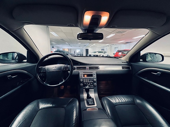 Volvo V70 11 of 27