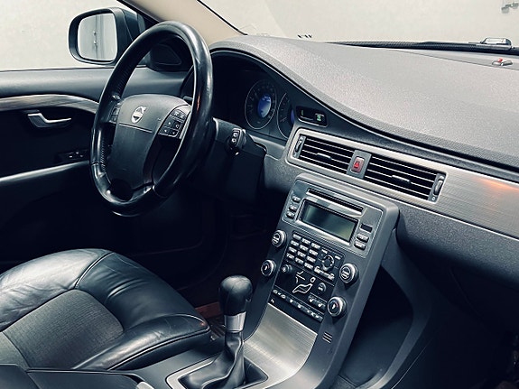 Volvo V70 13 of 27