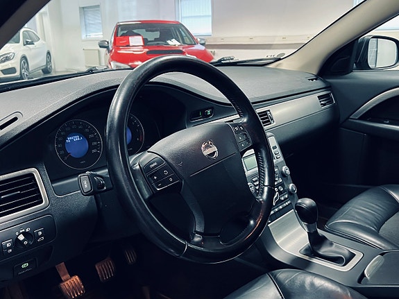 Volvo V70 16 of 27