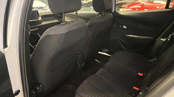 Peugeot 2008 10 of 12