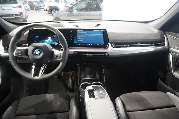 BMW iX1 6 of 9