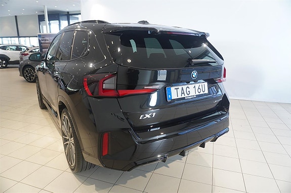 BMW iX1 7 of 9