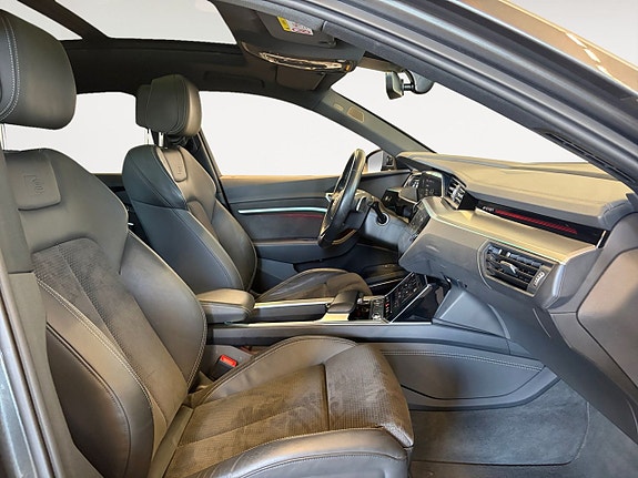 Audi e-tron Sportback 15 of 23