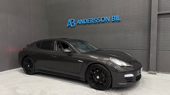 Porsche Panamera 4 of 30