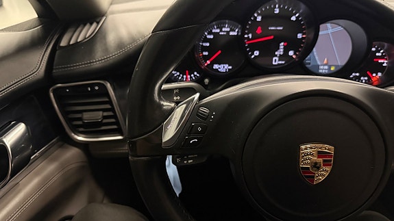 Porsche Panamera 29 of 30