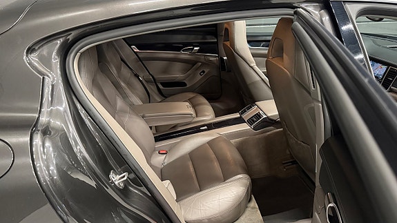 Porsche Panamera 18 of 30