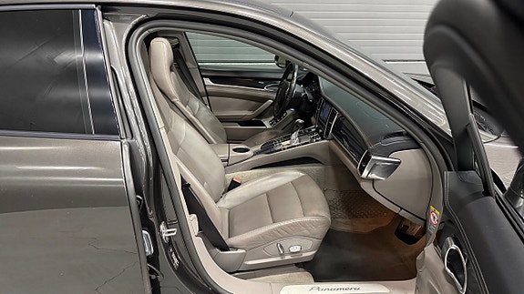 Porsche Panamera 19 of 30