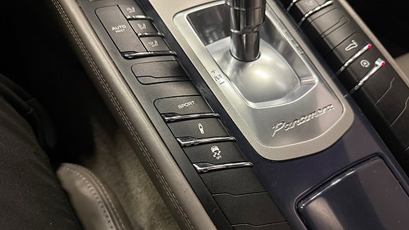 Porsche Panamera 27 of 30
