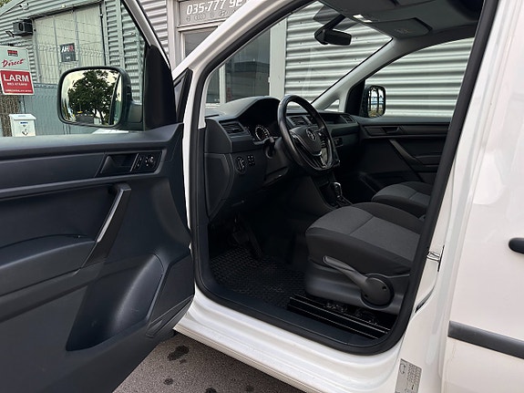 Volkswagen Caddy Maxi 16 of 26