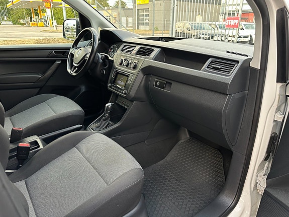 Volkswagen Caddy Maxi 17 of 26