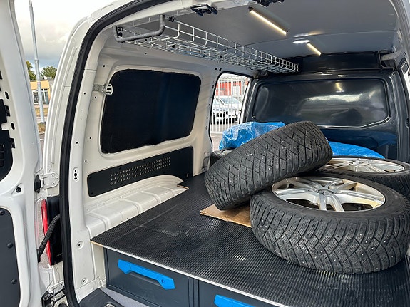 Volkswagen Caddy Maxi 21 of 26