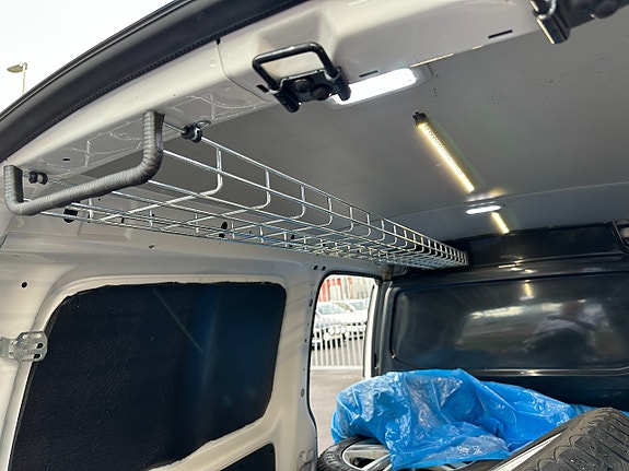 Volkswagen Caddy Maxi 23 of 26