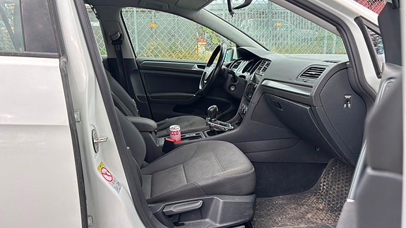 Volkswagen Golf VII 6 of 9