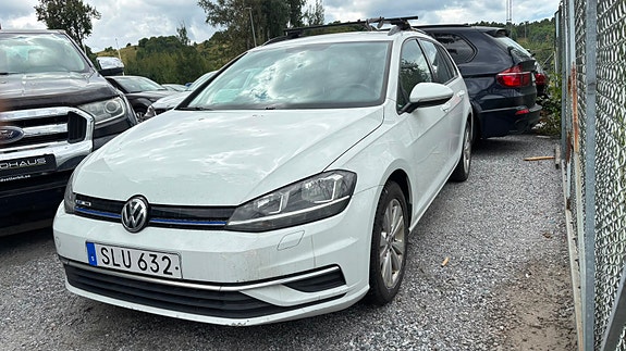Volkswagen Golf VII 2 of 9
