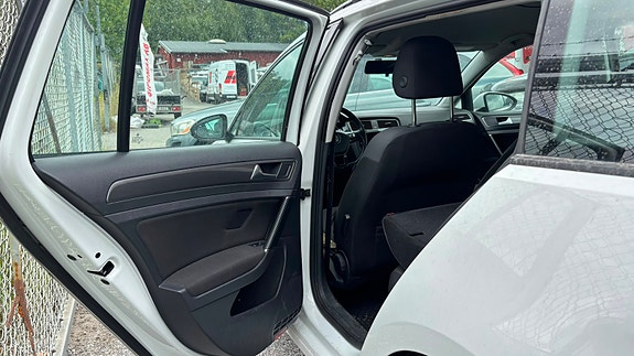 Volkswagen Golf VII 4 of 9