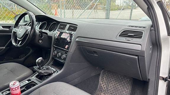 Volkswagen Golf VII 9 of 9