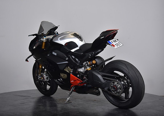 Ducati PANIGALE V4 SP2 /AKRAPOVIC HELS /RIZOMA! 5 of 19