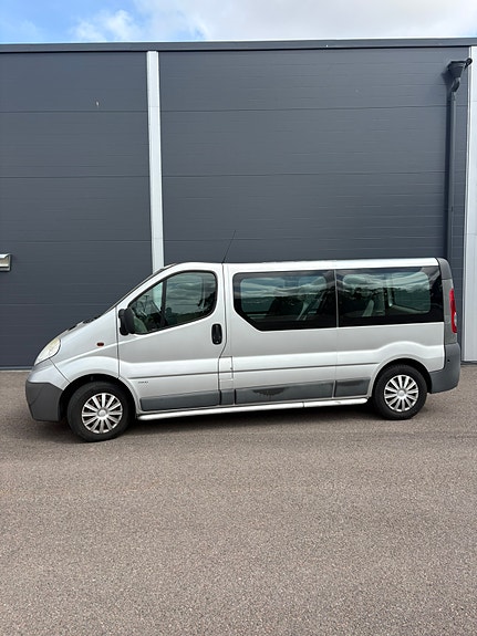 Opel Vivaro 2 of 8