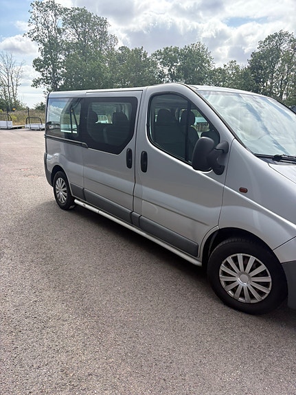 Opel Vivaro 3 of 8