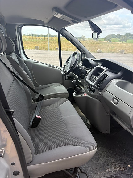 Opel Vivaro 6 of 8