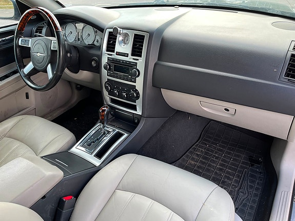 Chrysler 300C 5 of 11