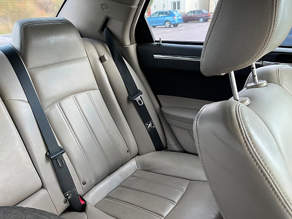 Chrysler 300C 3 of 11
